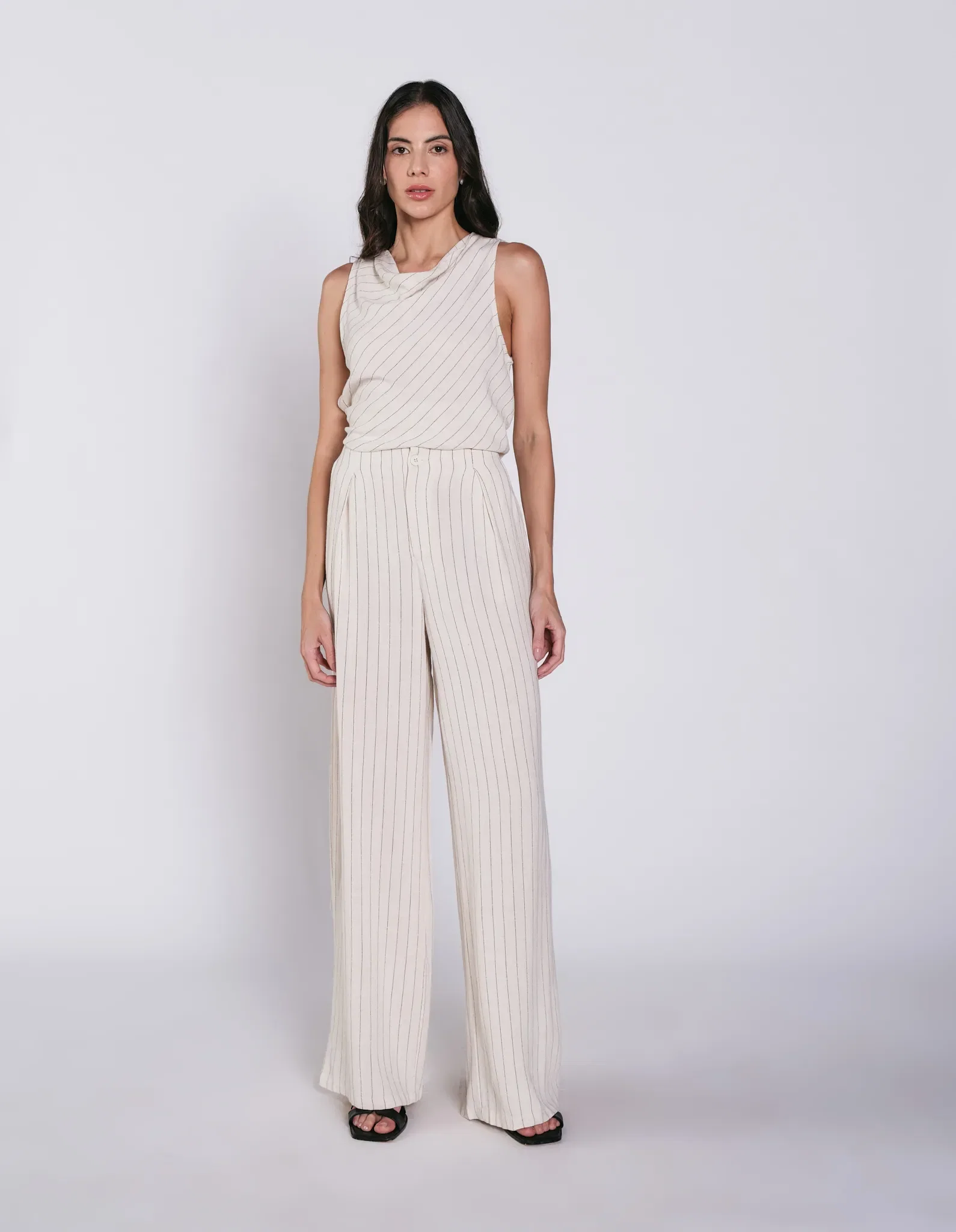 Calça Pantalona Pregas Risca de Giz - Areia — imagem 1