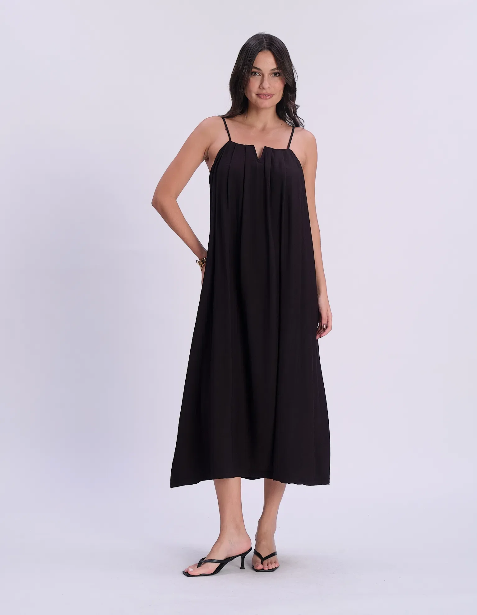 Vestido Longo Amplo Detalhe v - Preto — imagem 1