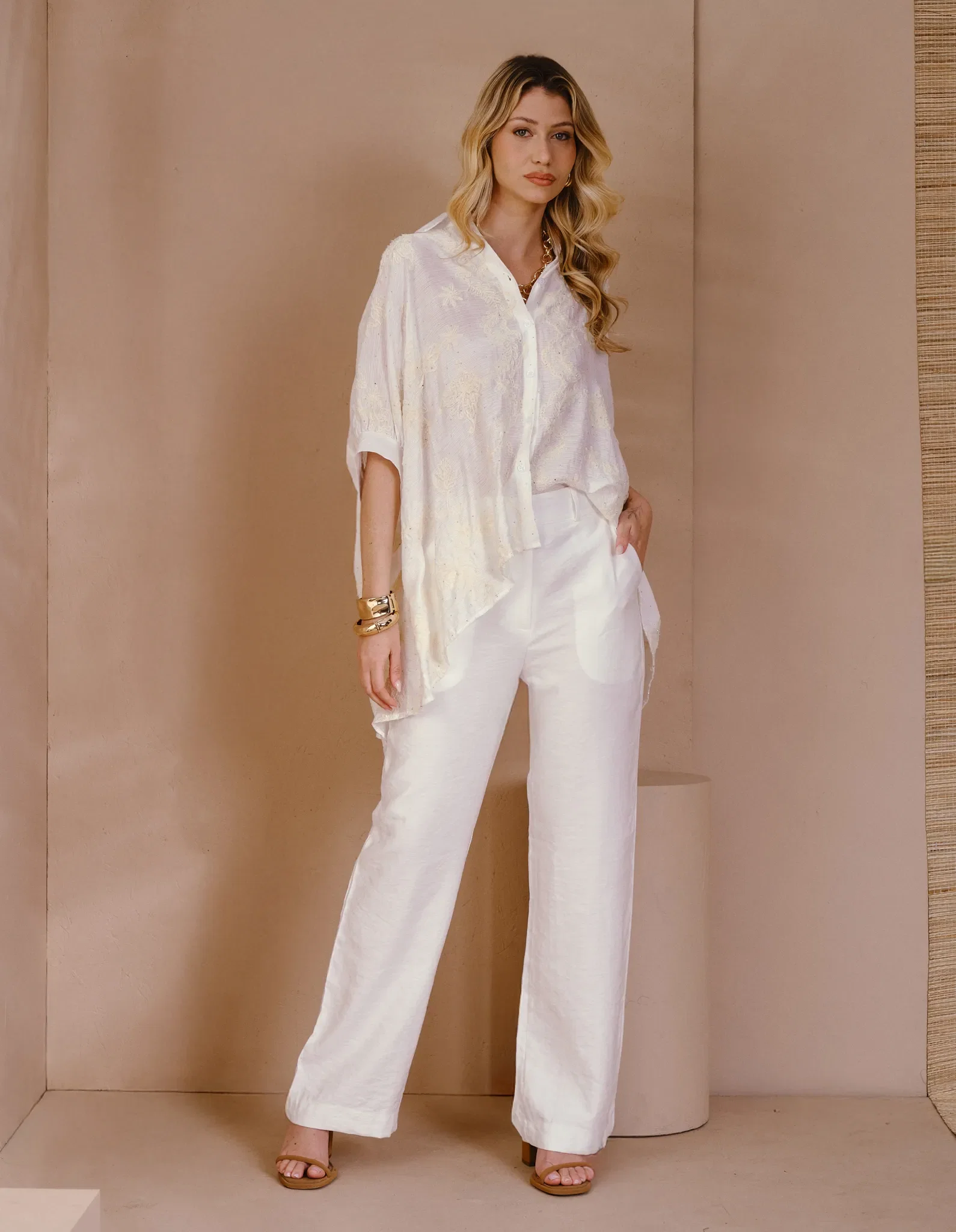 Camisa Bordada Borboleta Brilhos - Off White — imagem 1