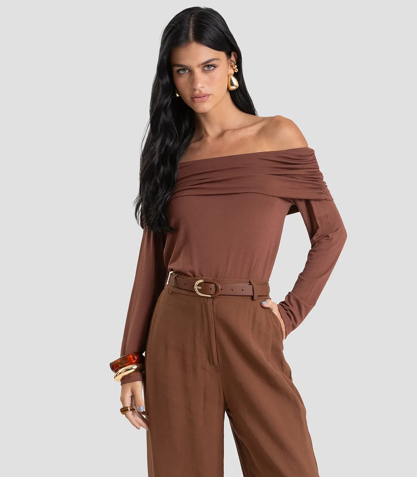 Blusa Feminina Ombro a Ombro em Malha Visco Dianna Marrom