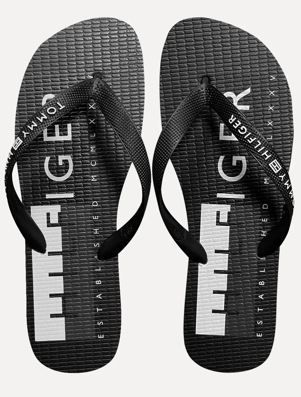 Chinelo Tommy Hilfiger Masculino Silk Flag Black & White Logo Beach Rubber Preto