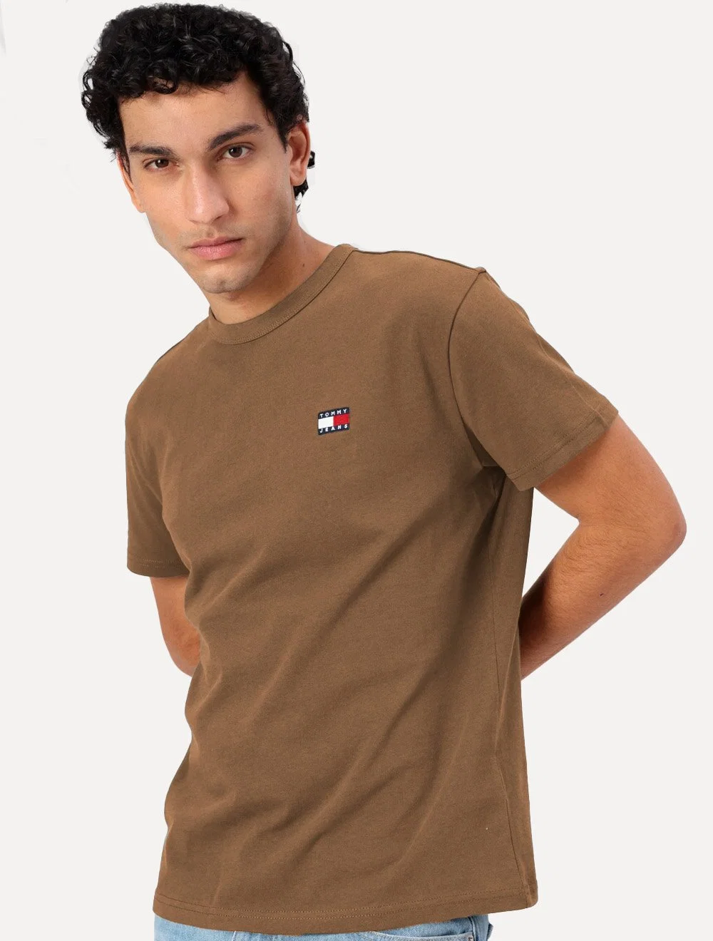 Camiseta Tommy Hilfiger Masculina Regular Badge Logo Tee Marrom — imagem 1