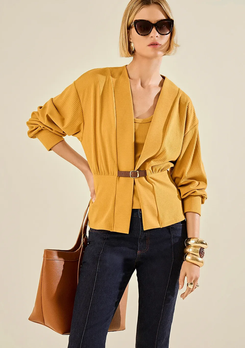 Blusa Morena Rosa Ajustada Decote V Sem Manga Padrão Amarelo — imagem 1