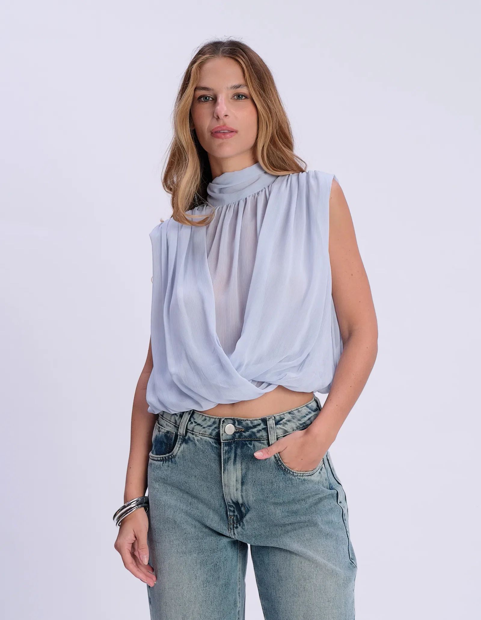 Blusa Transpassada Gola Alta - Azul Claro — imagem 1