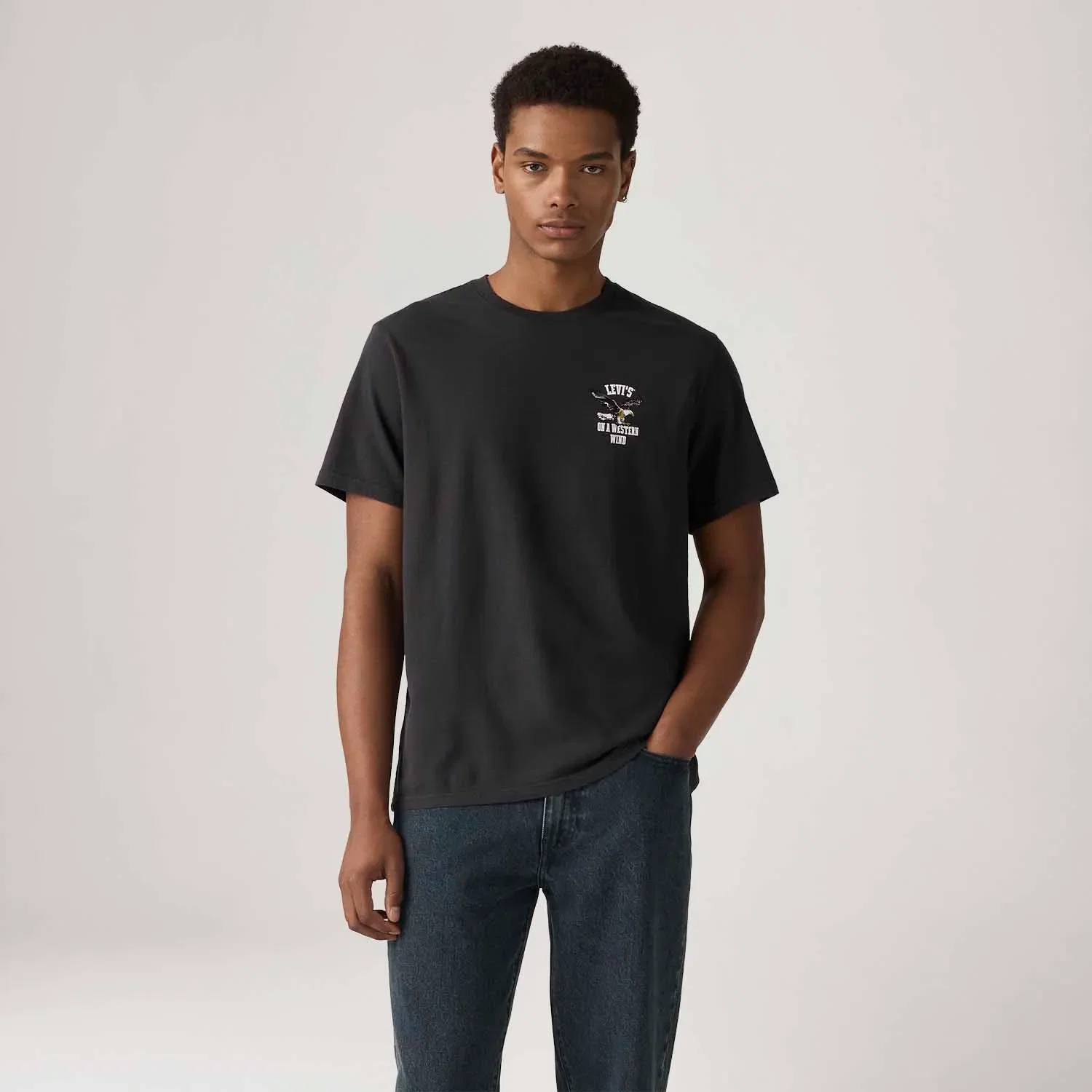 Camiseta Levi's® Relaxed Preta Manga Curta — imagem 1