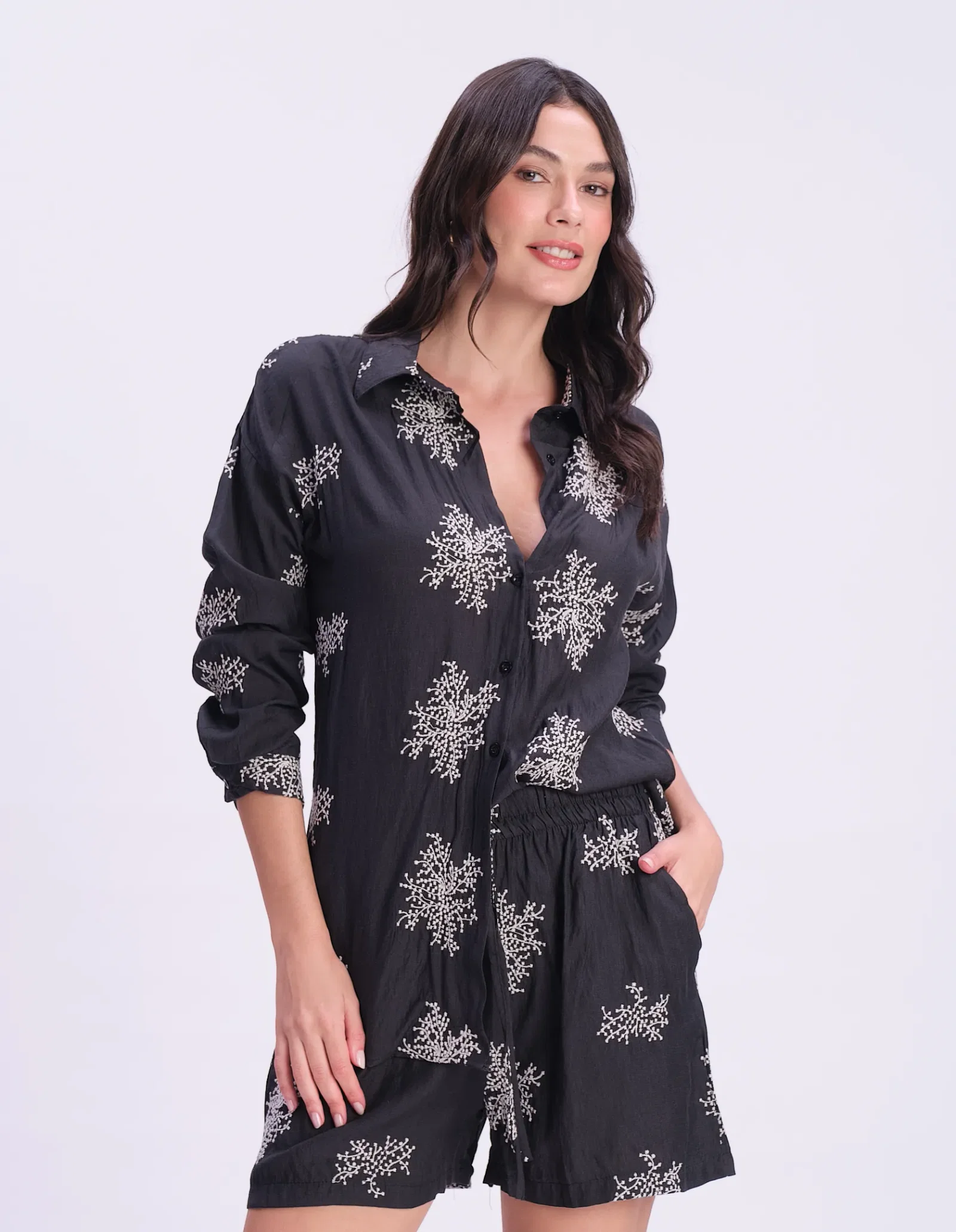 Blusa Manga Longa Bordado Floral - Preto — imagem 1