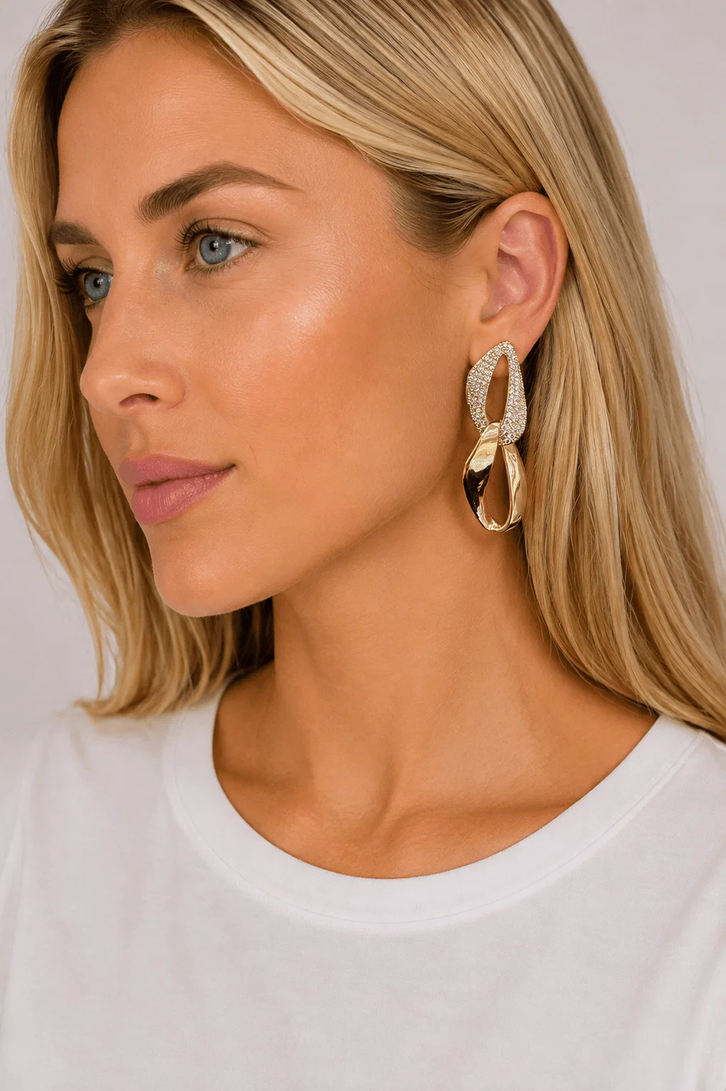 Brinco Elo Com Strass - Dourado