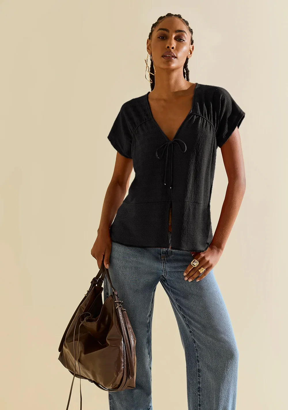 Blusa Morena Rosa Solta Decote V Manga Curta Padrão Preto — imagem 1