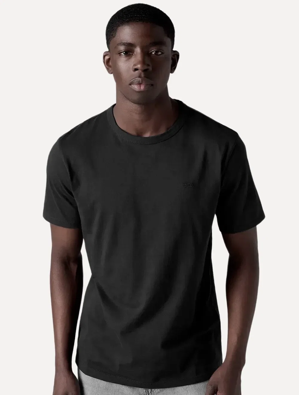 Camiseta Levis Masculina Básica Essential Tee Preta — imagem 1
