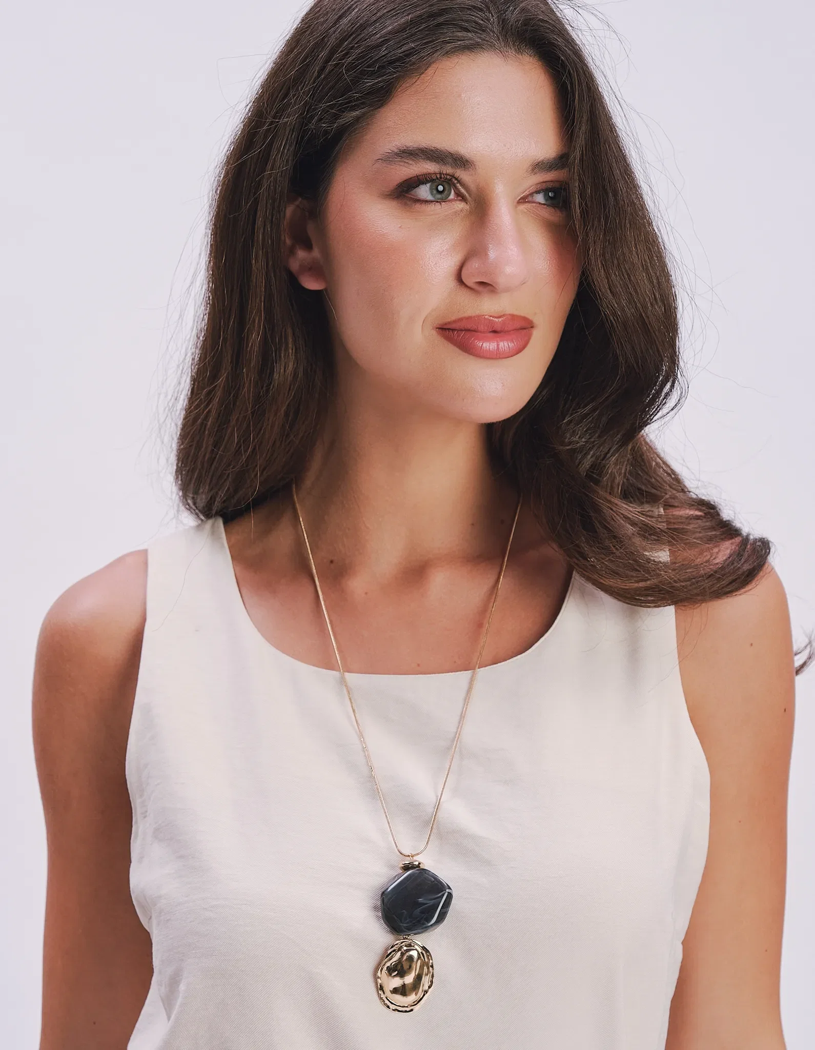 Colar Longo Resina Com Metal - Dourado