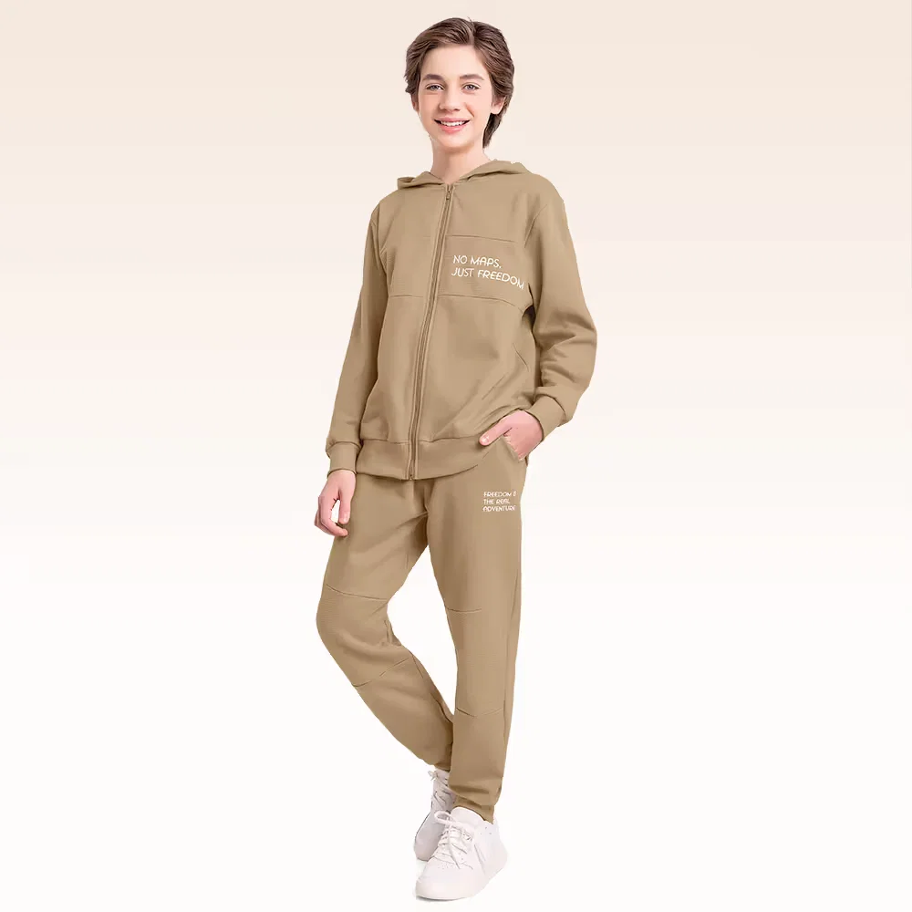 Conjunto jaqueta com capuz e calça — imagem 1