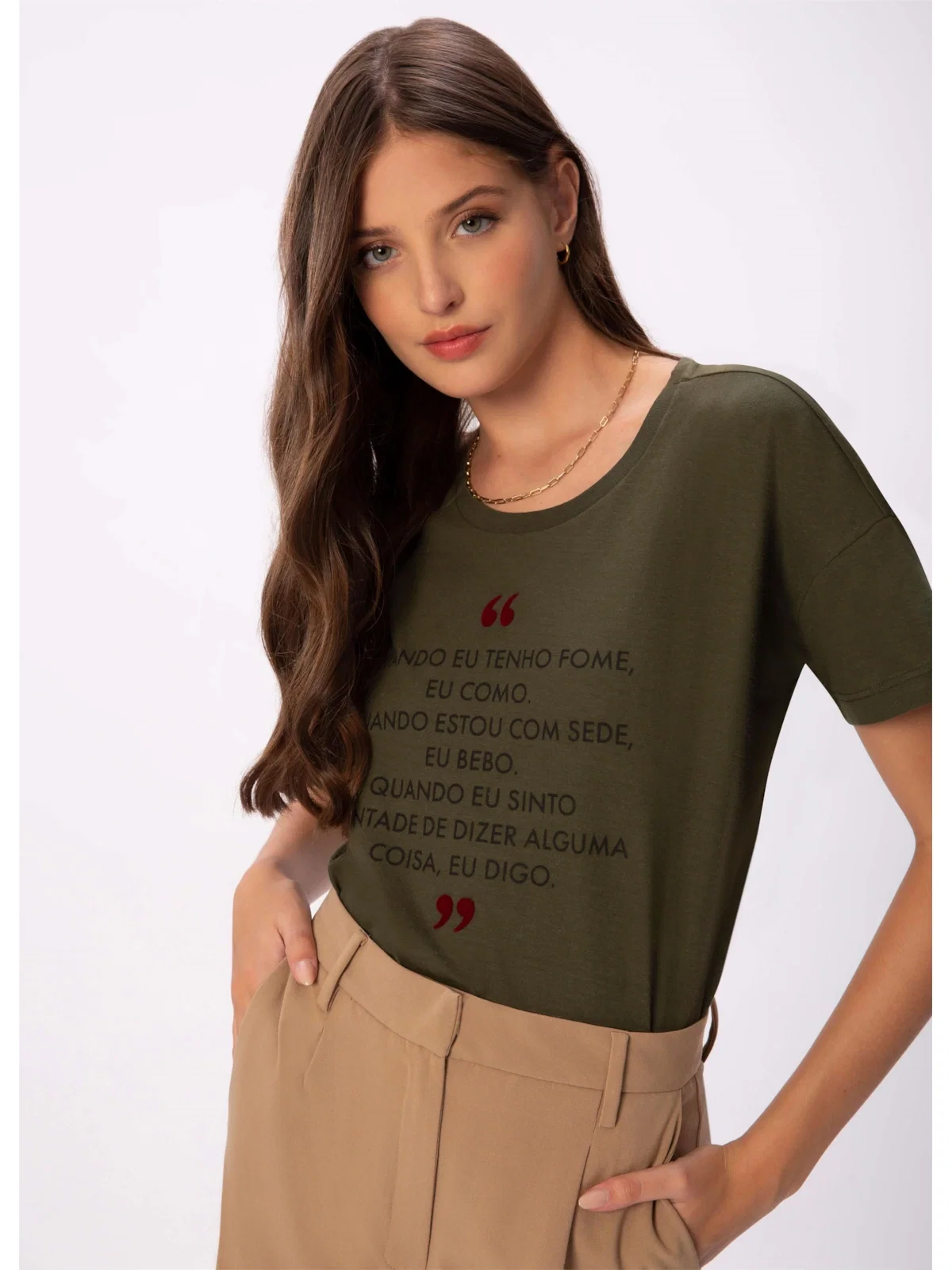 T-Shirt Frase Madonna Musgo