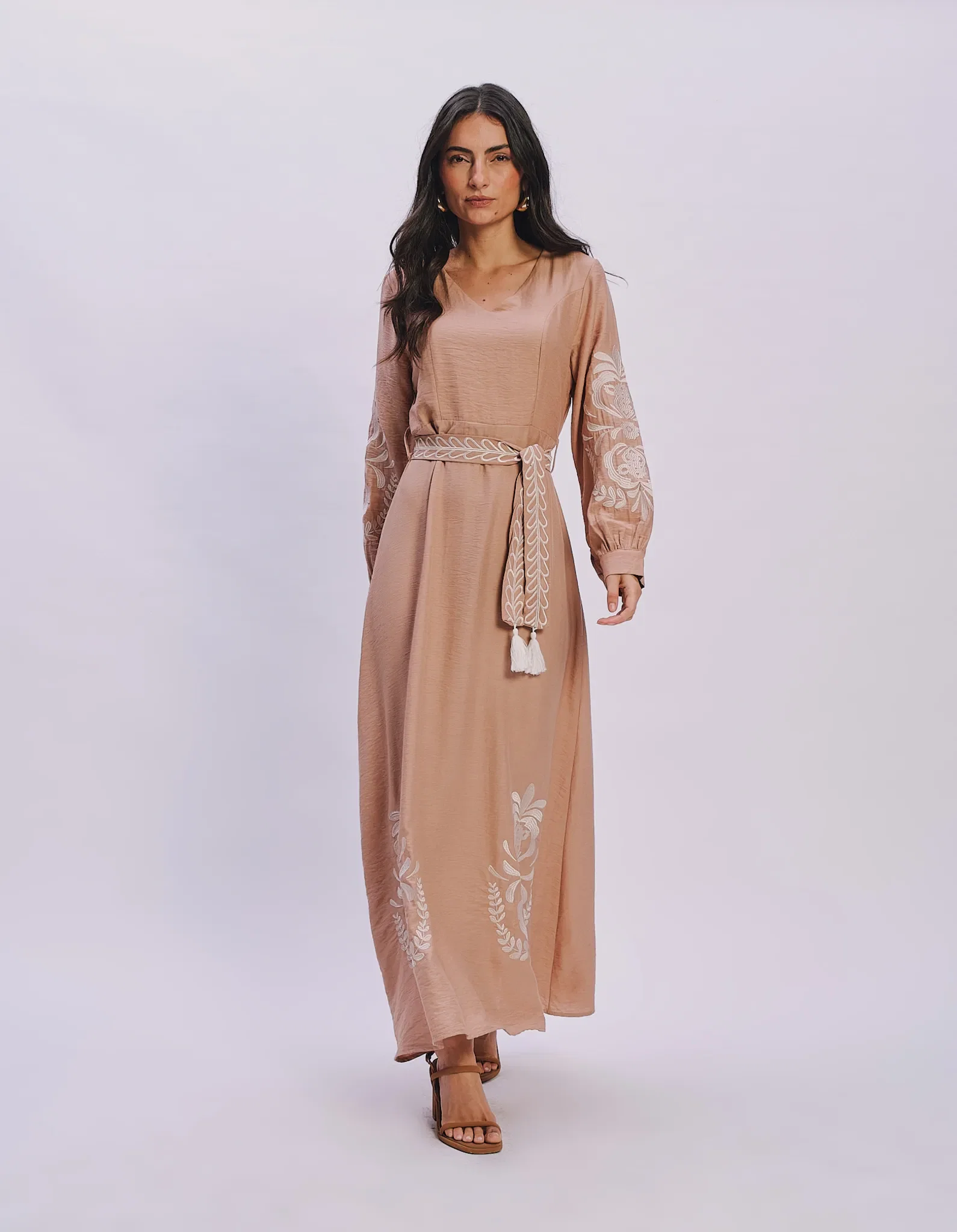 Vestido Longo Detalhe Barra Bordada - Bege — imagem 1