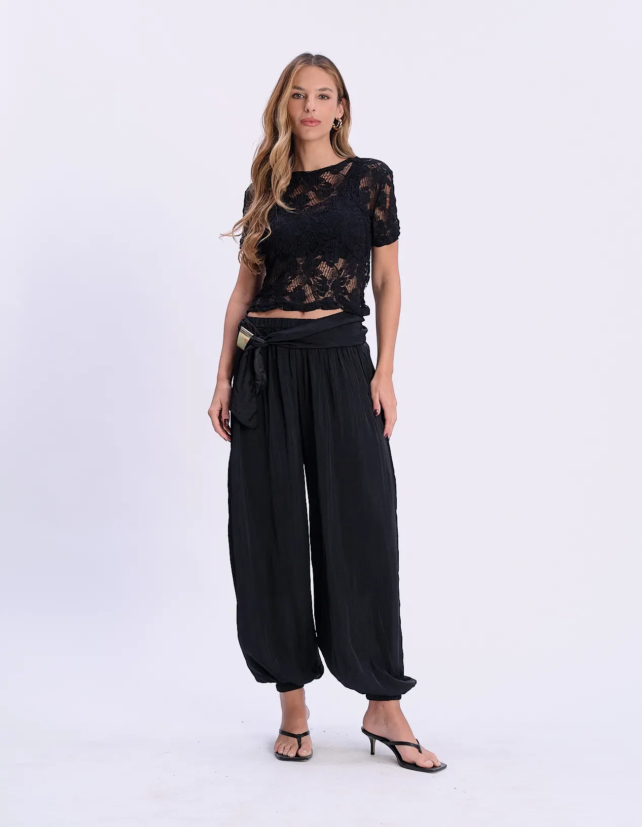 Calça Aladim Detalhe Faixa e Fivela - Preto — imagem 1