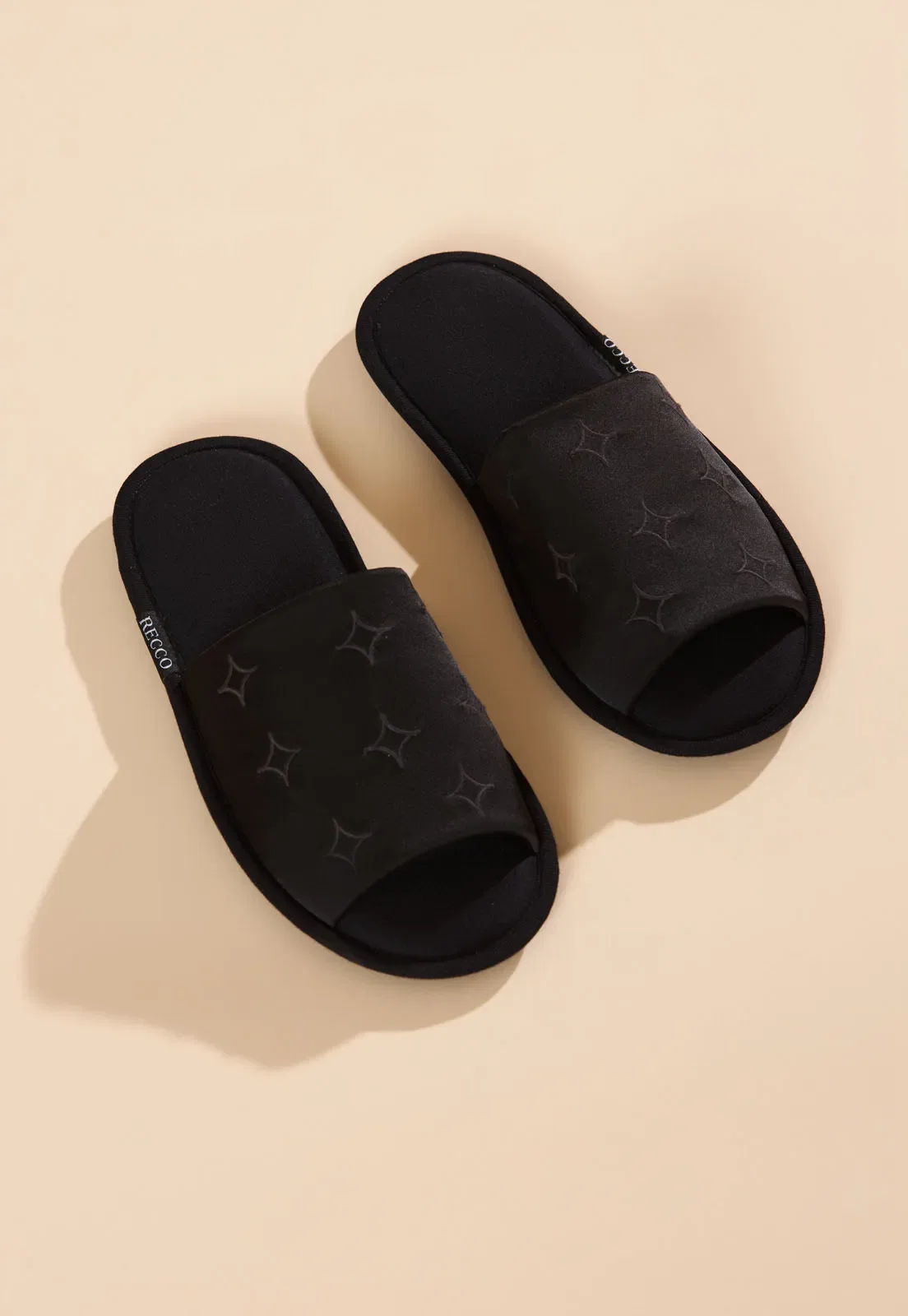 Pantufa Viscose e Charmeuse Bordada Recco