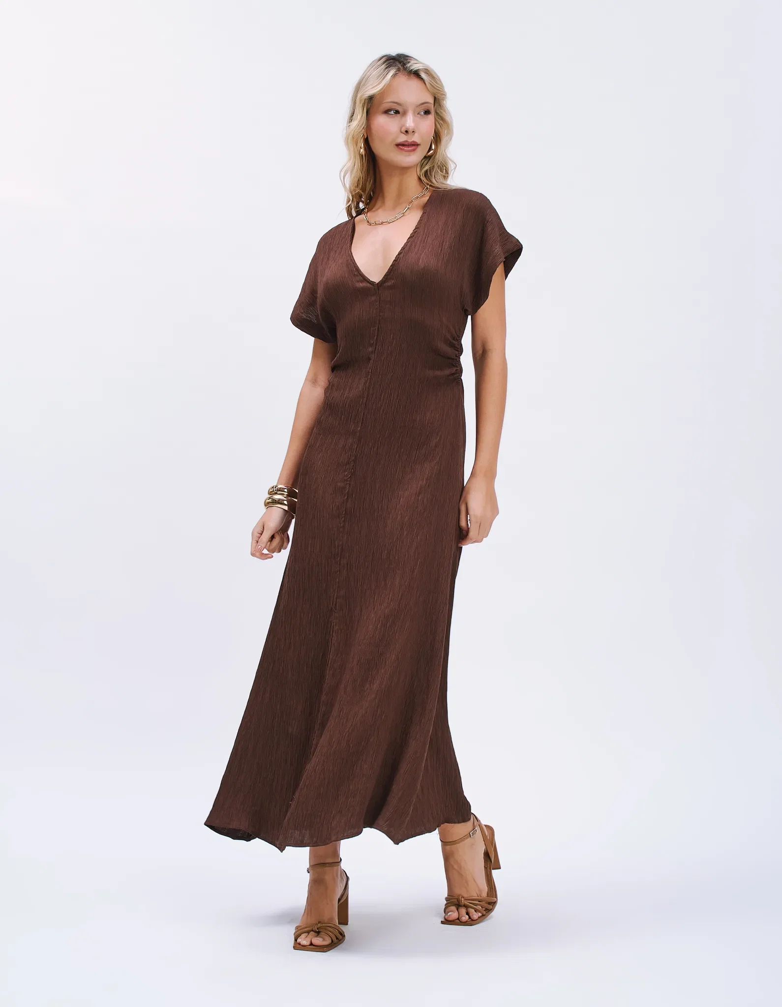 Vestido Midi Decote v Textura - Marrom