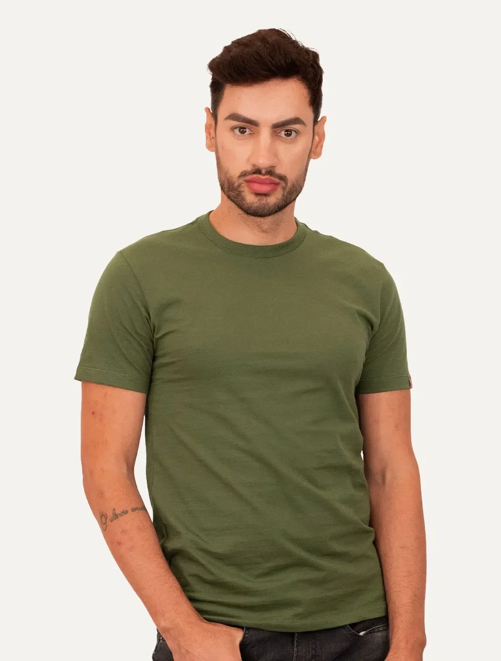 Camiseta Levis Masculina Slim Tab Lisa Thyme Verde Escuro
