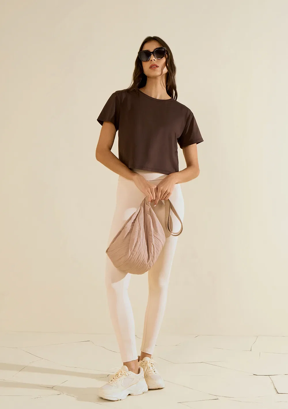 Blusa Morena Rosa Solta Decote Careca Manga Curta Padrão Marrom