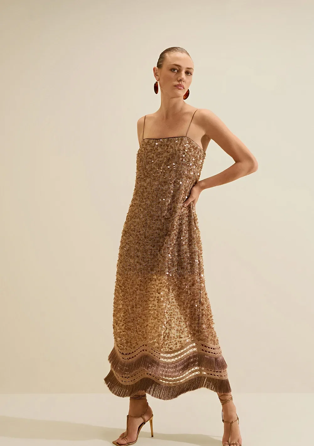 Vestido Midi Reto Umbra Marrom