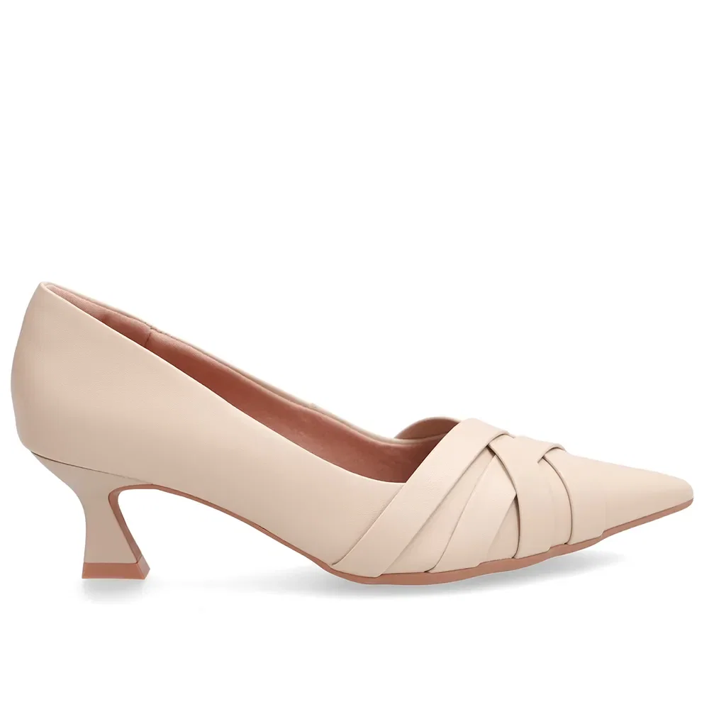 Scarpin Em Couro Bege Com Salto Baixo Fino — imagem 1