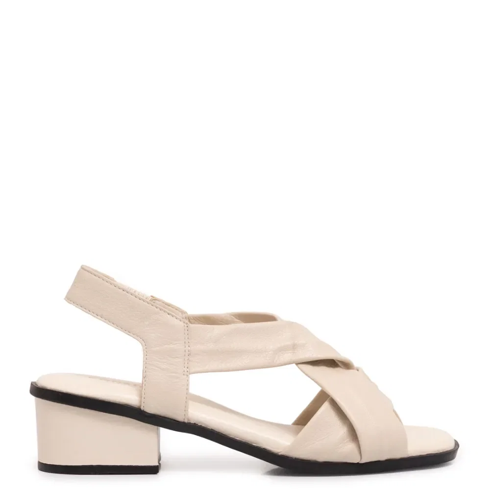 Sandália Off White Couro Tiras Comfort — imagem 1