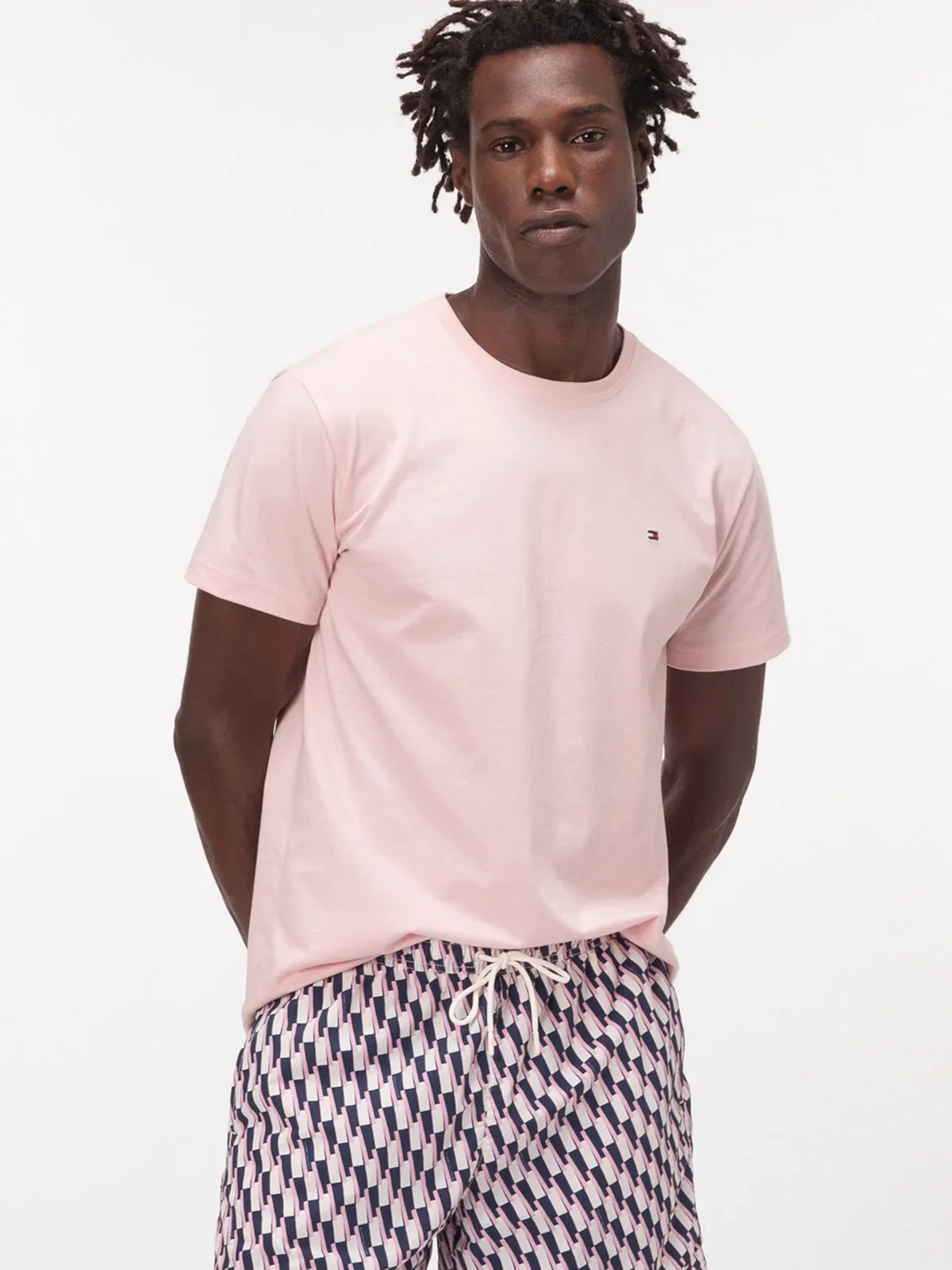 Camiseta de Gola C com Bordado de Bandeira — imagem 1