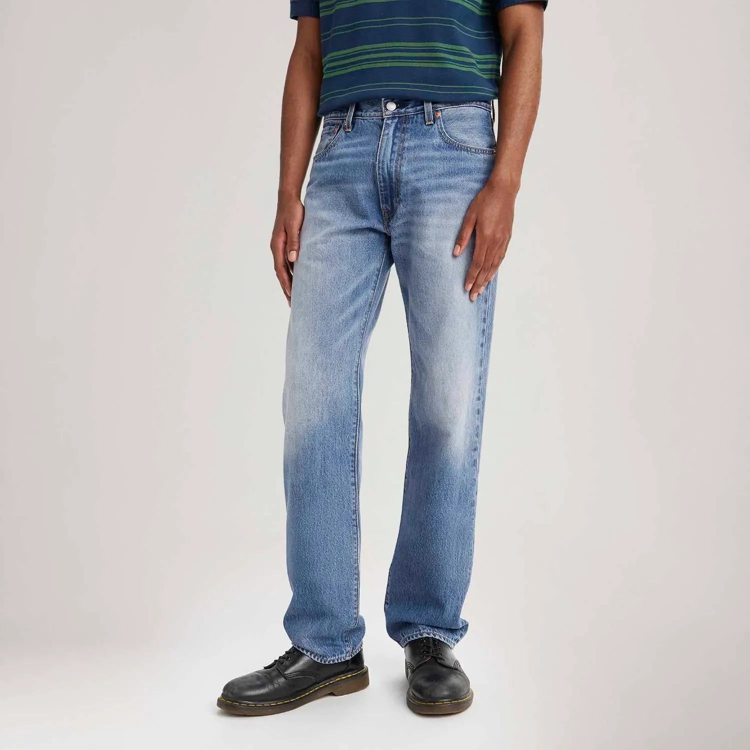 Calça Jeans Levi's® 555® Relaxed Straight Lavagem Média — imagem 1