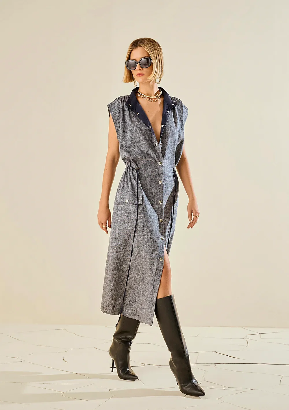 Vestido Morena Rosa Ajustado Gola Alta Sem Manga Midi Azul Marinho