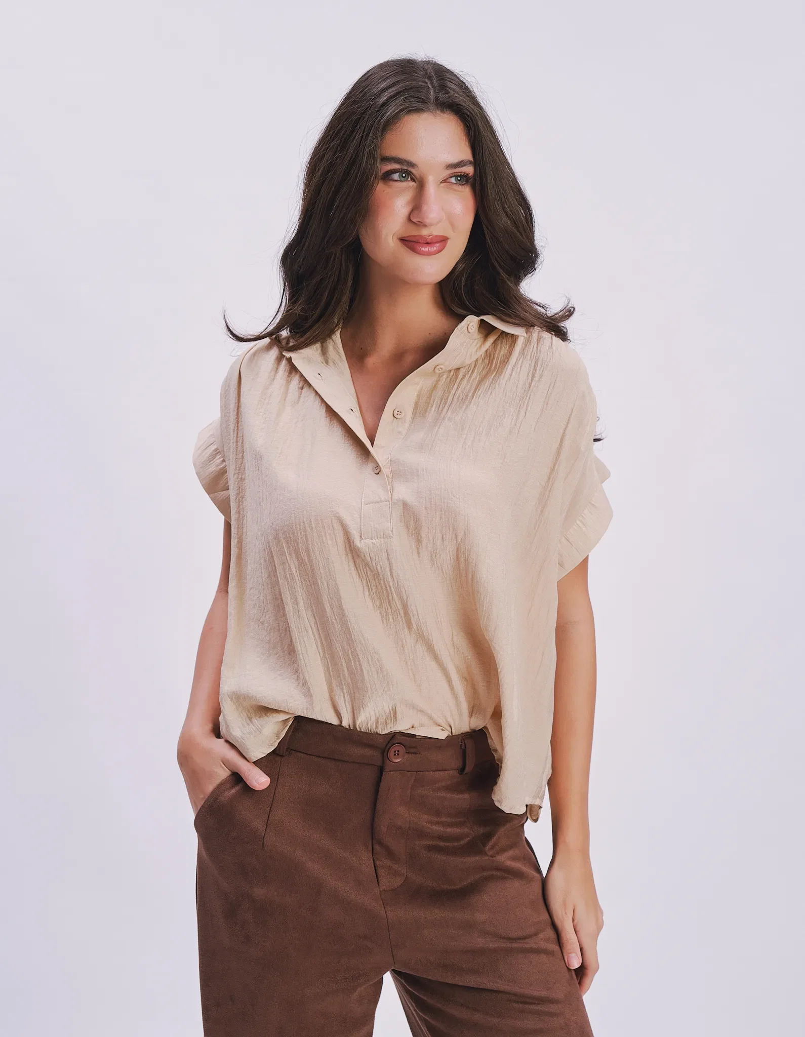Blusa Manga Curta Gola Botões - Bege — imagem 1