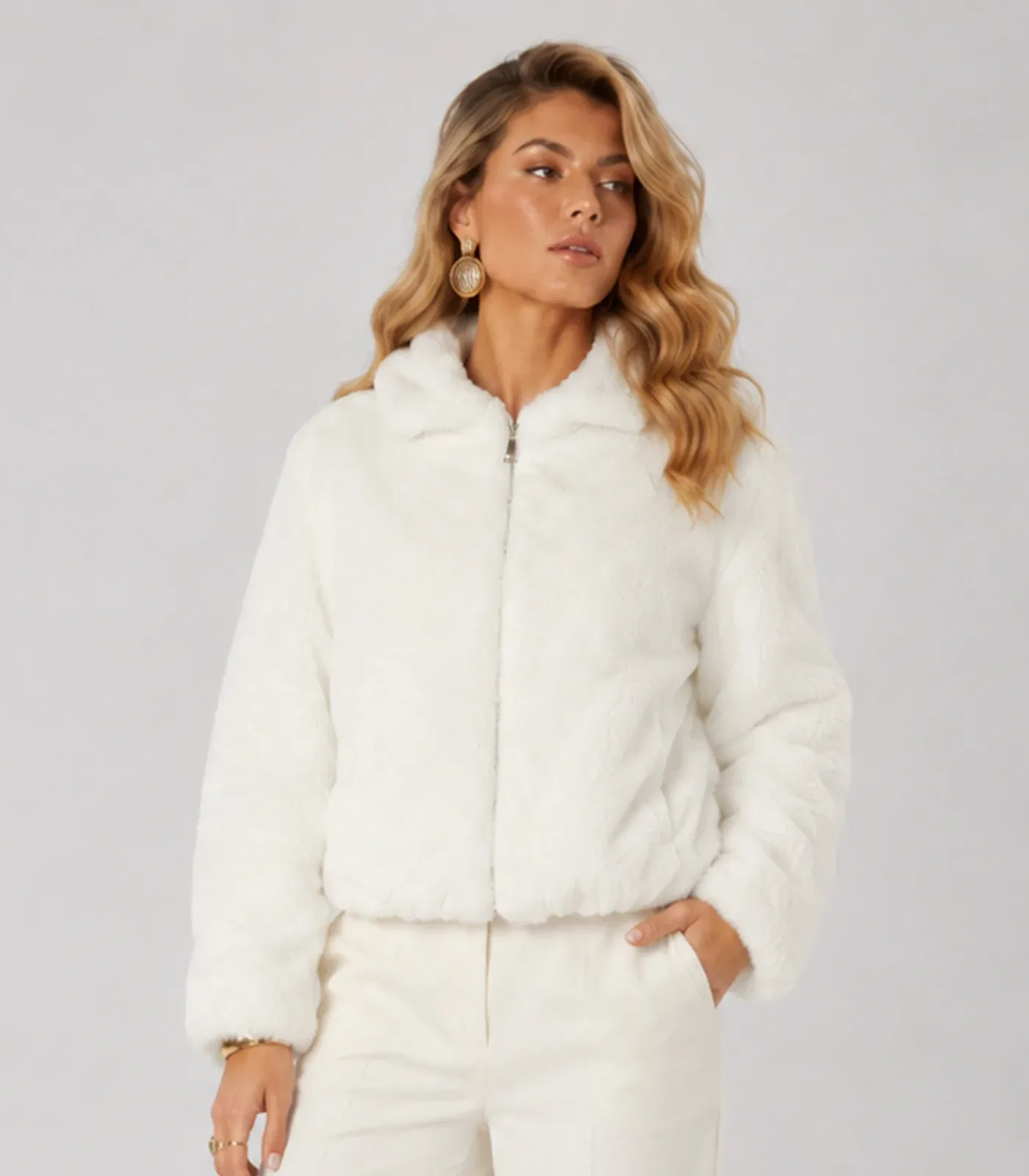 Jaqueta Feminina Bomber Peluciada Forrada Aishty Branco — imagem 1