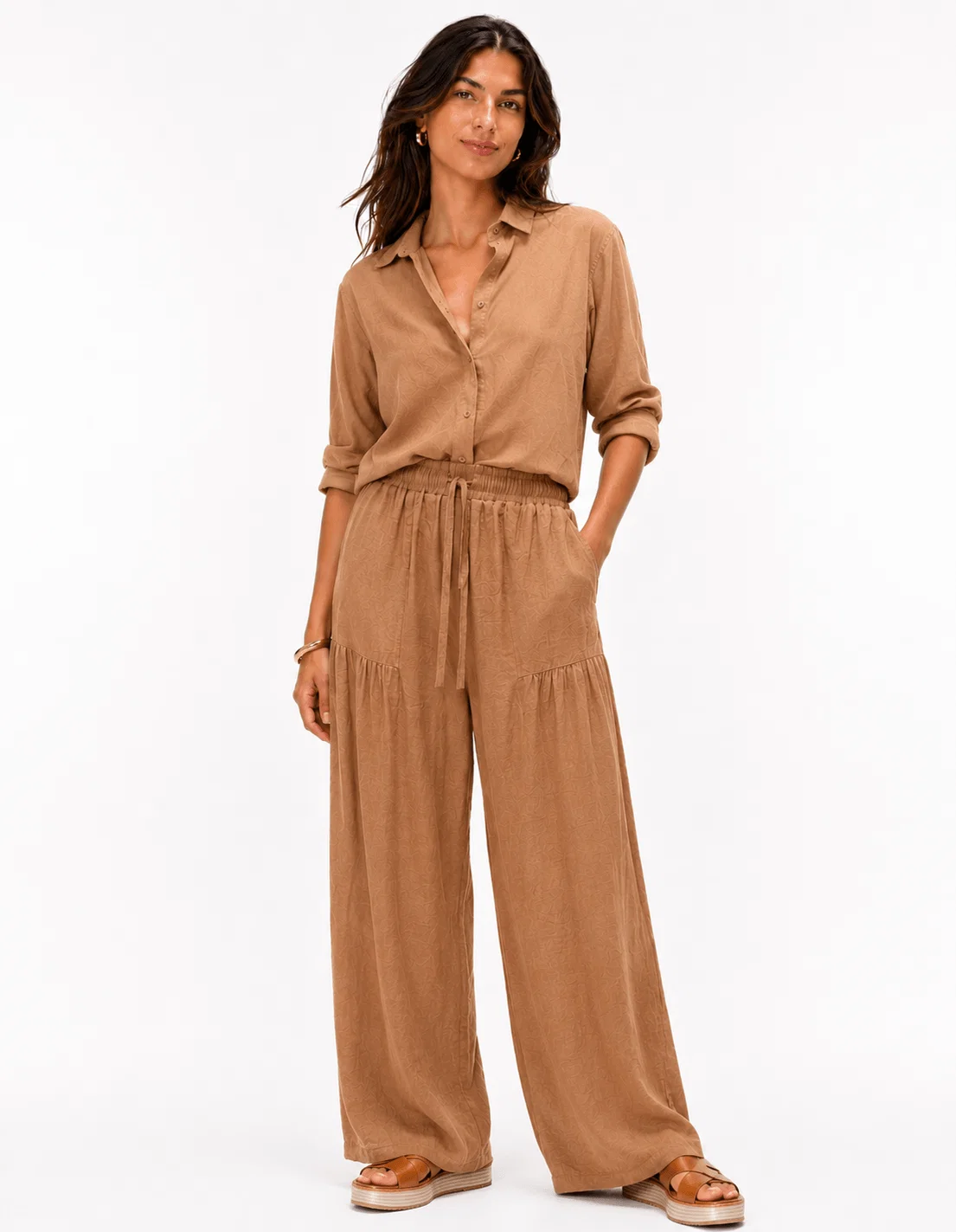 Calça Pantalona Recortes Bolsos - Bege