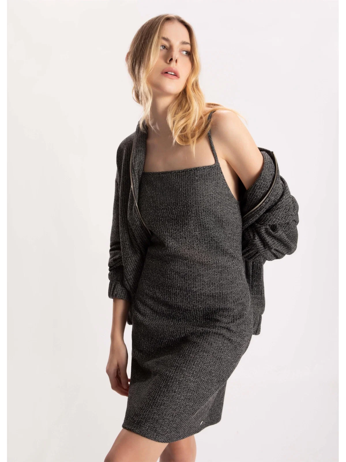 Vestido Malha Tweed Decote Reto Preto