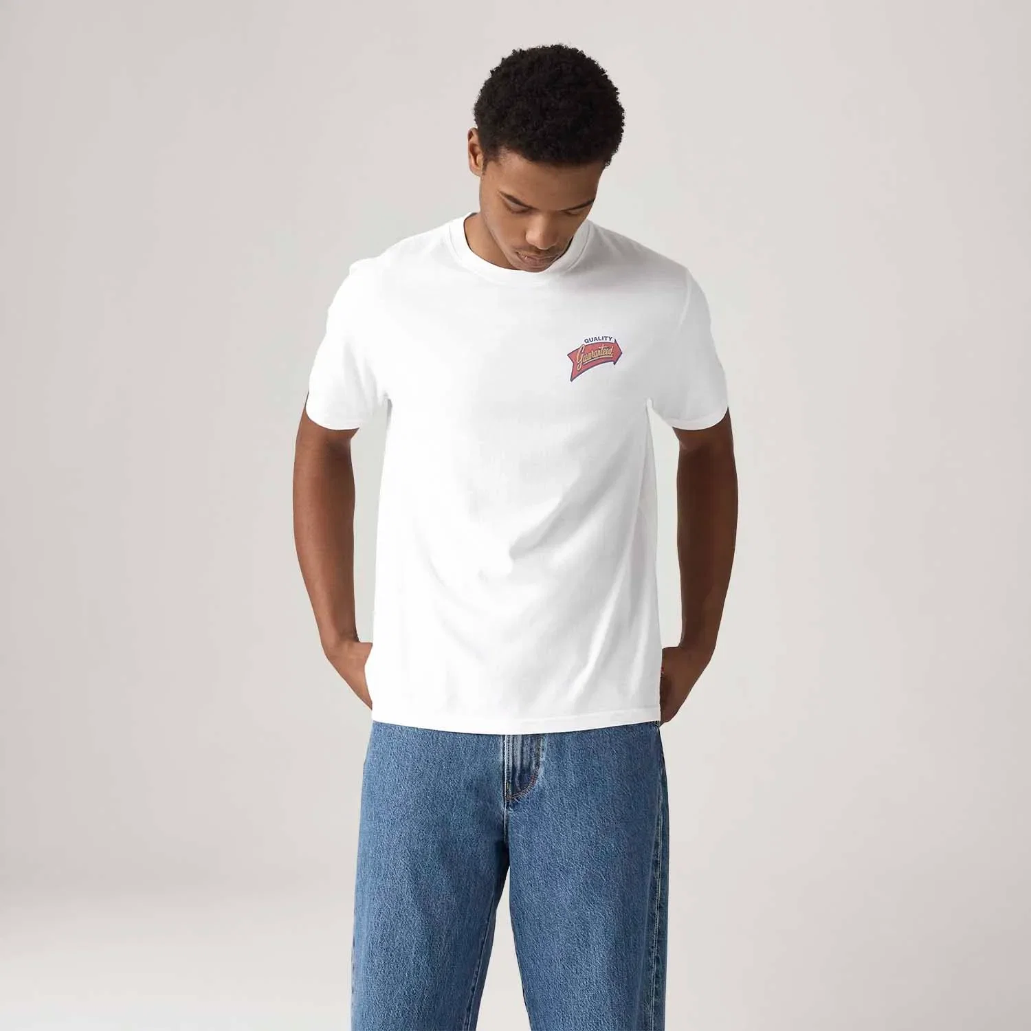 Camiseta Levi's® Relaxed Branca Manga Curta — imagem 1