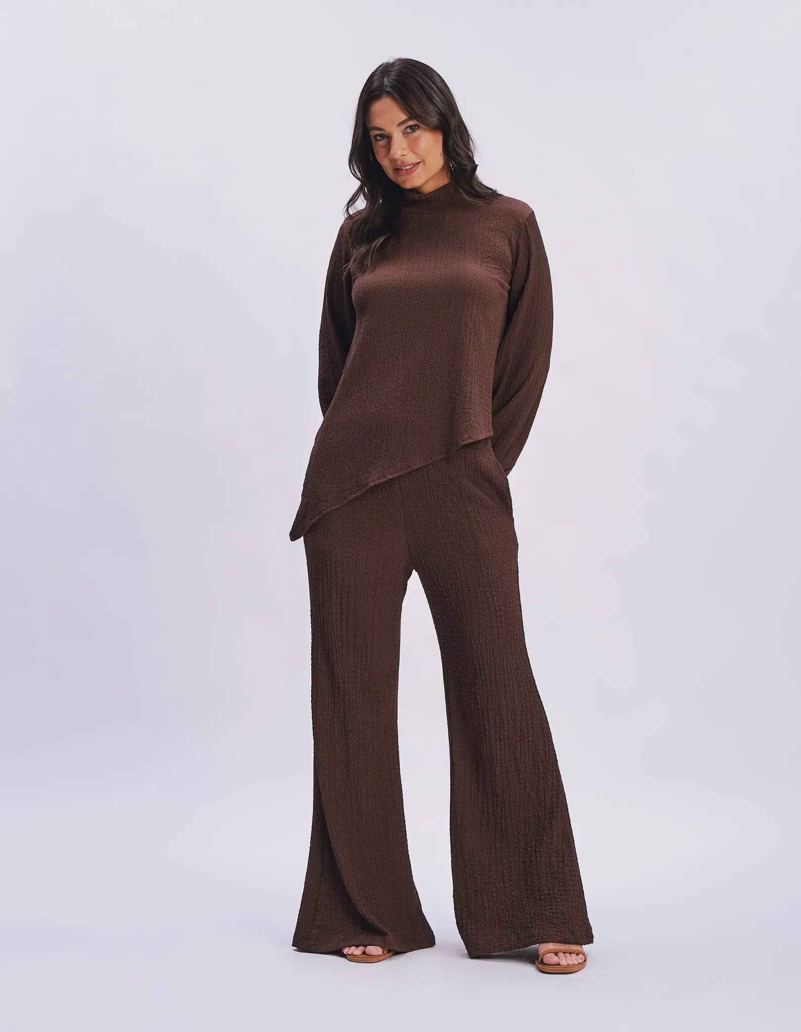 Calça Pantalona Malha Texturizada - Marrom — imagem 1