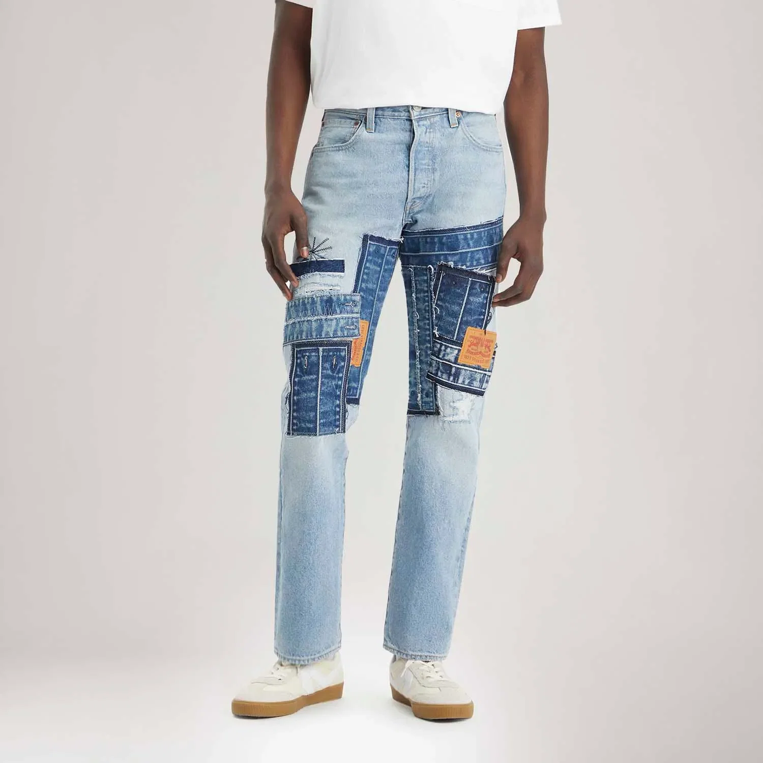 Calça Jeans Levi's® 501 Original Lavagem Clara com Retalhos — imagem 1