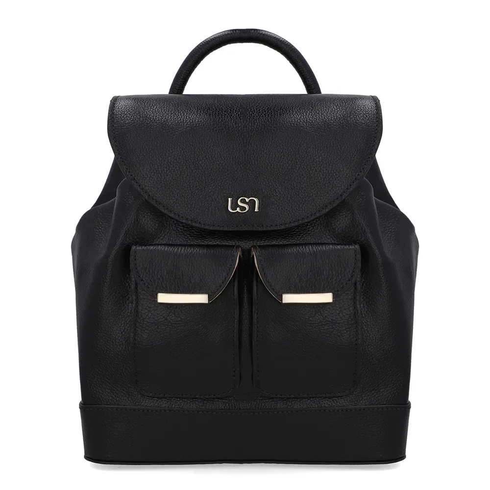 Mochila Couro Preta Bolso Frontal — imagem 1