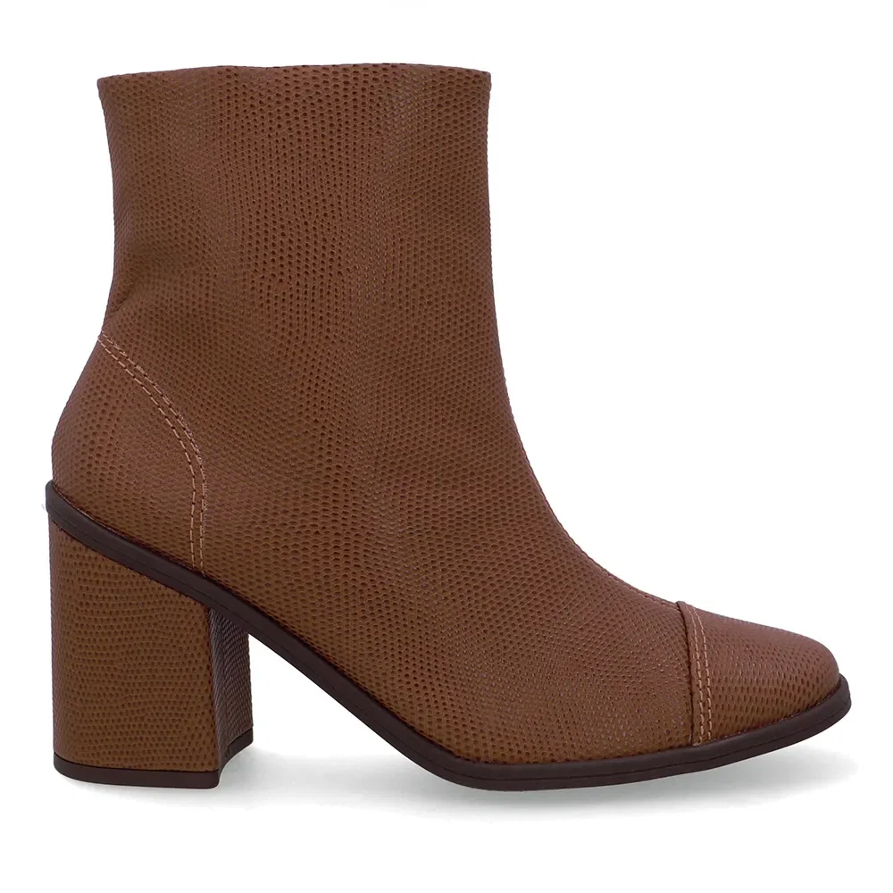 Bota Bico Redondo Couro Marrom