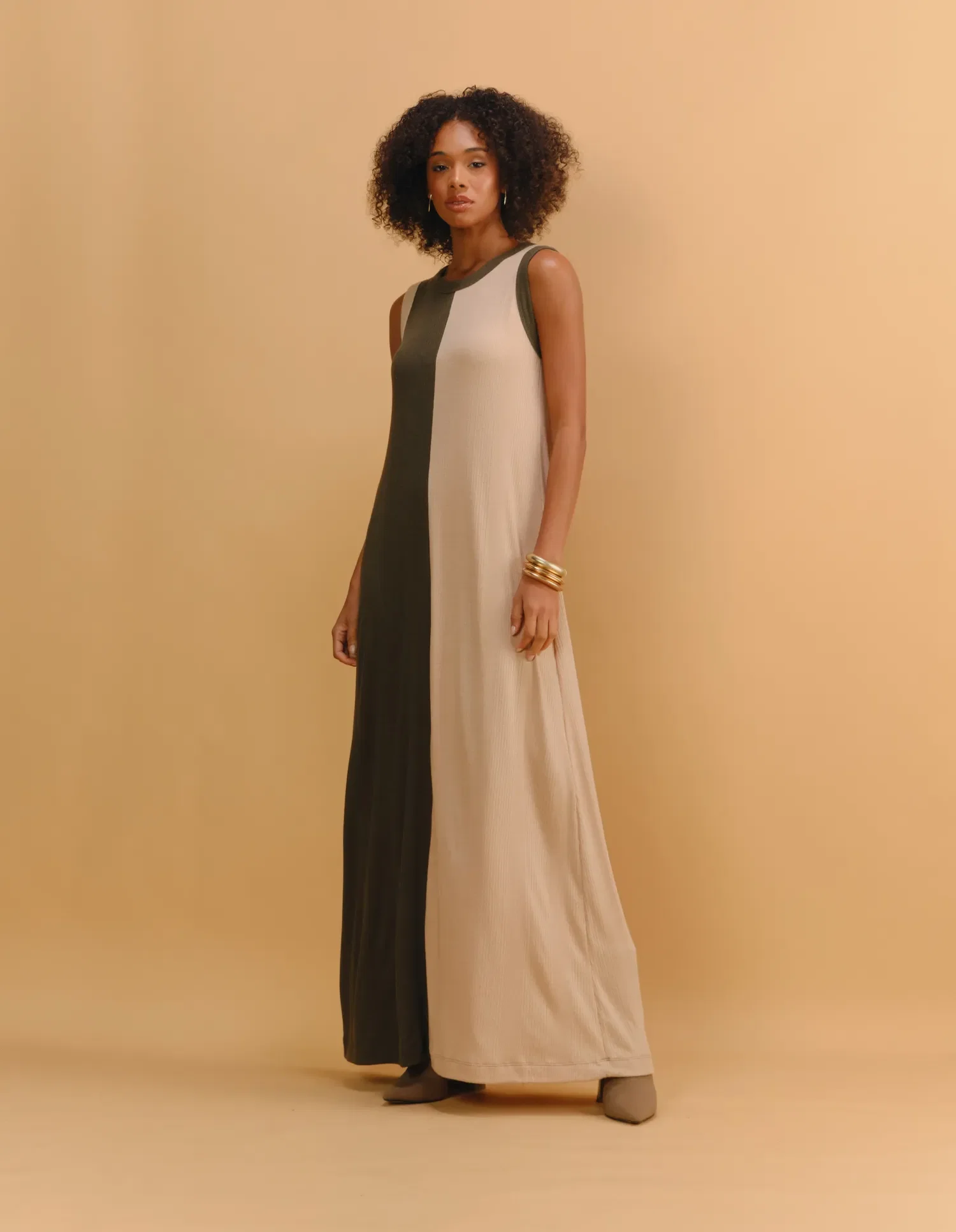 Vestido Decote Canoa Bicolor - Areia C/ Verde — imagem 1
